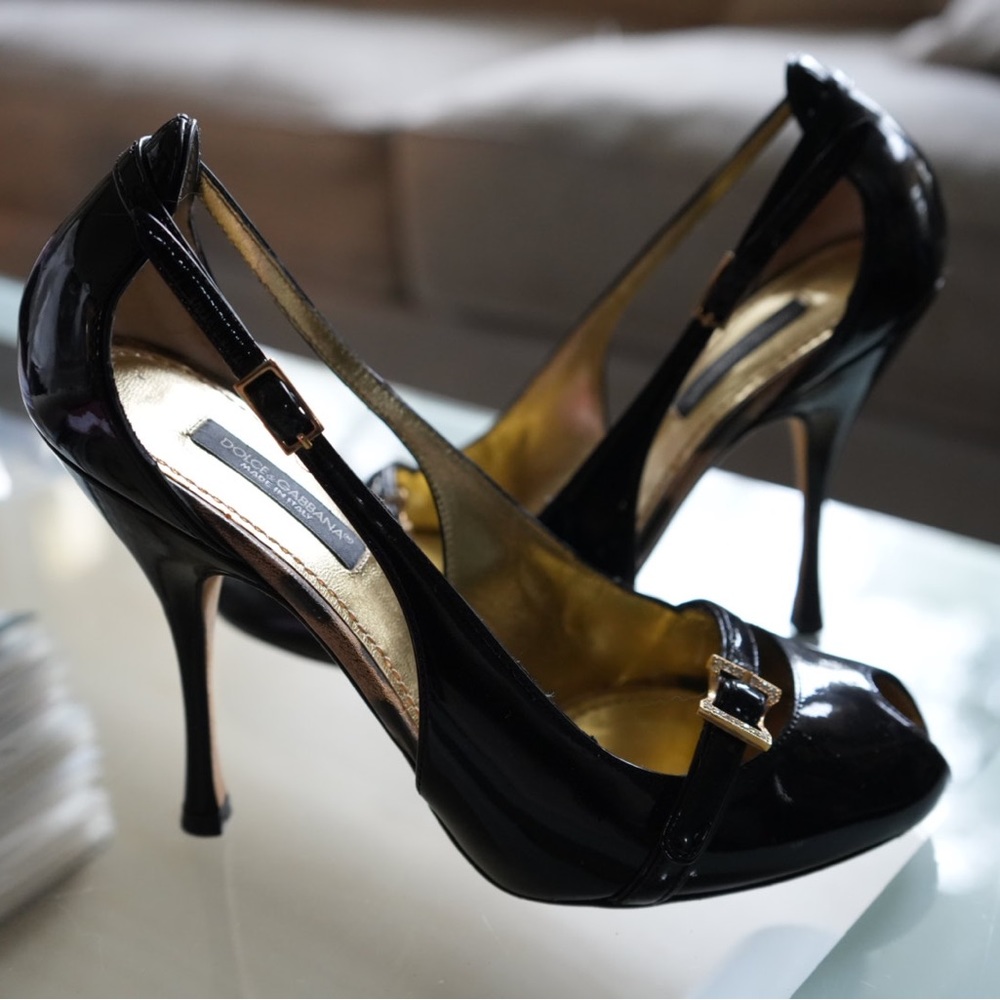 Dolce & Gabbana Black Spuntata Vernice Heels 5.5 (fits like a 6)